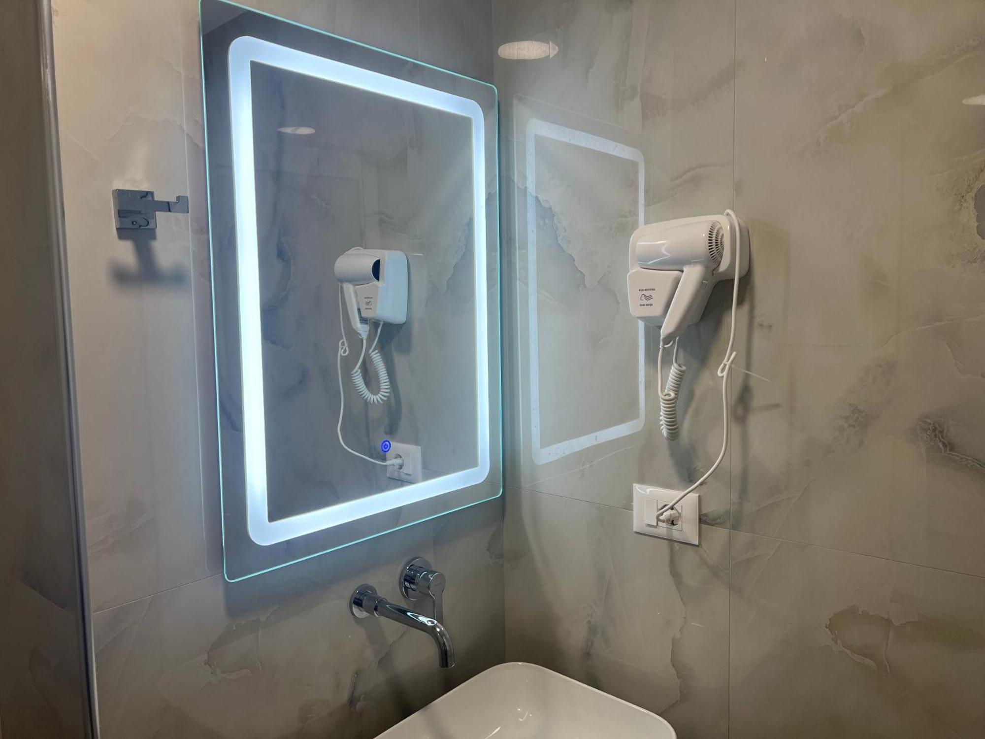 Agimi Hotel Ksamil Esterno foto
