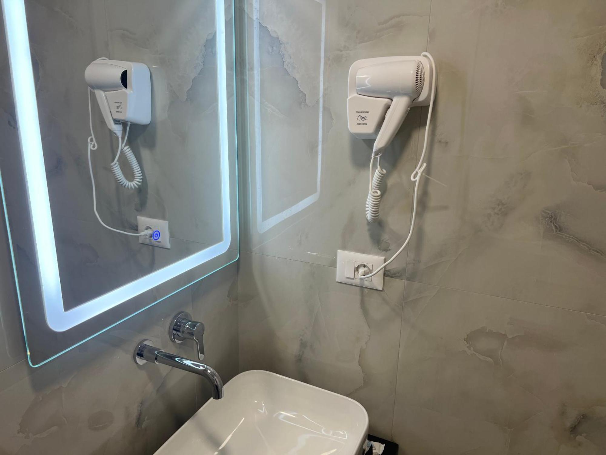 Agimi Hotel Ksamil Esterno foto